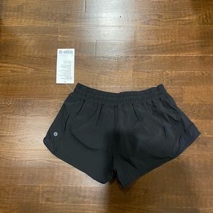 Lululemon Hotty Hot shorts - Black - Size 8
